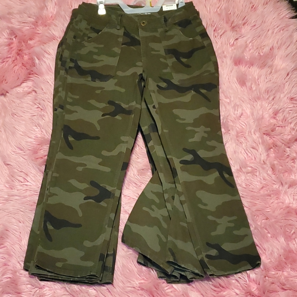 TIME AND TRU HI-RISE SLIM JEANS 👖 - Picture 1 of 11